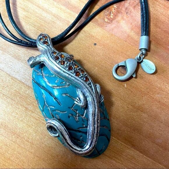 Gecko 🦎 on turquoise nugget necklace - Picture 1 of 8